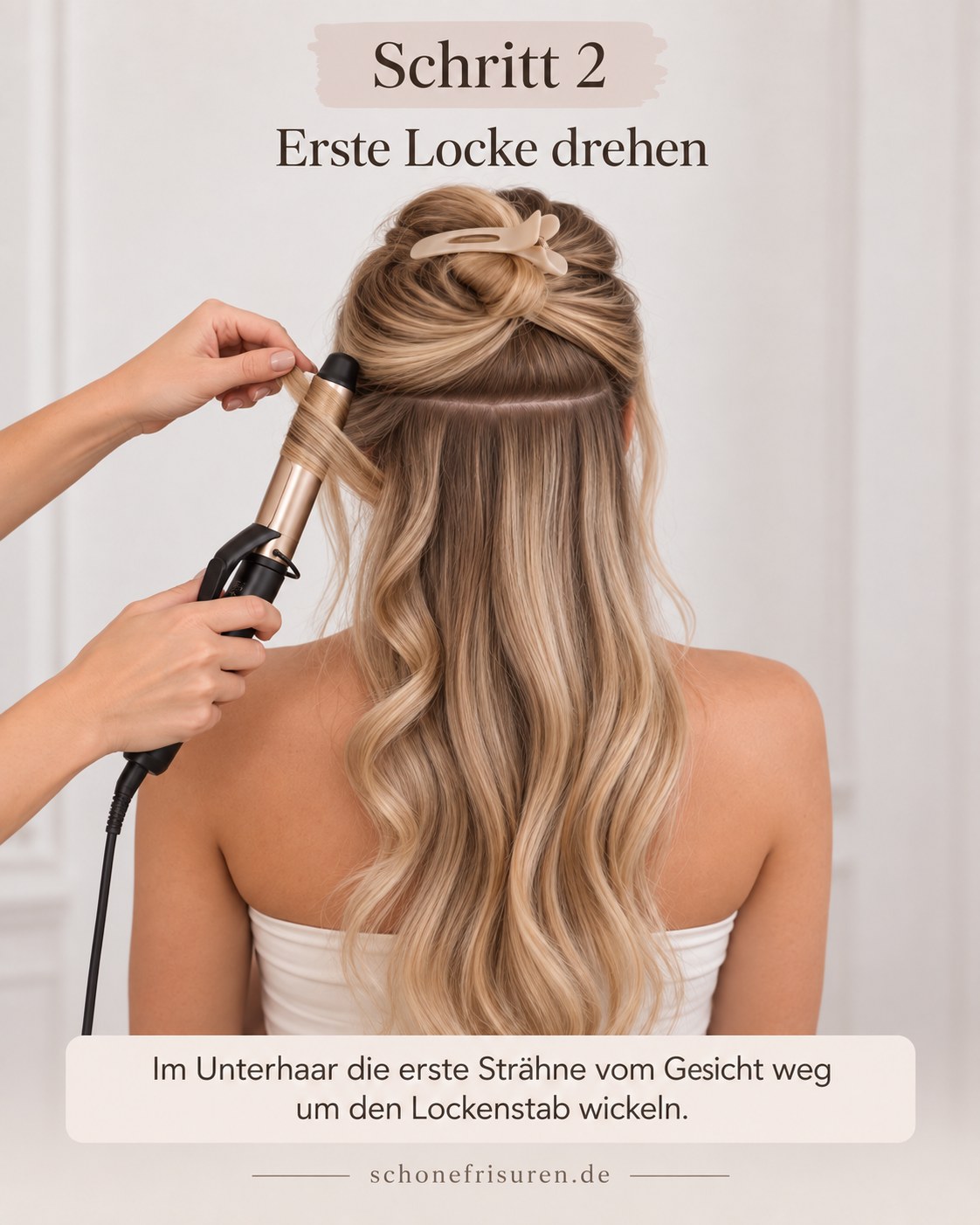 Half up half down Locken gedreht mit erster Strähne am Lockenstab