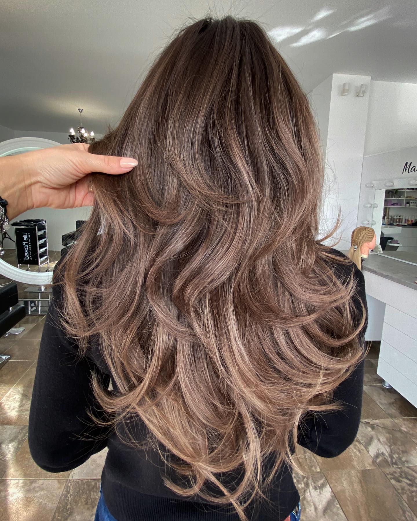 40 Inspirierende Ideen für Dunkelblonde Haare: Ihr Stilguide