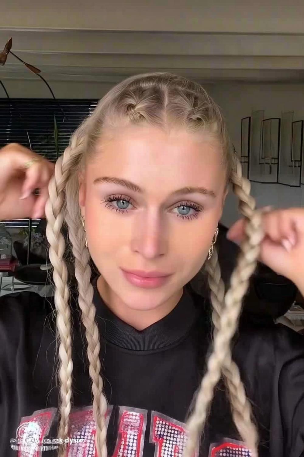 Seitliche Flechtfrisur mit Mittelscheitel