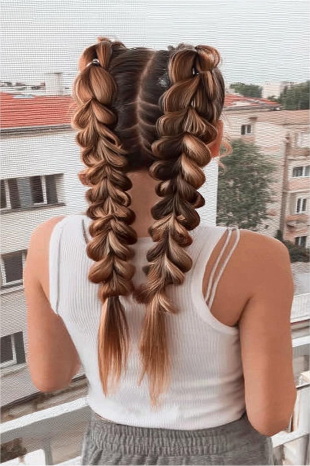 Doppel-Pull-Through-Zöpfe modern