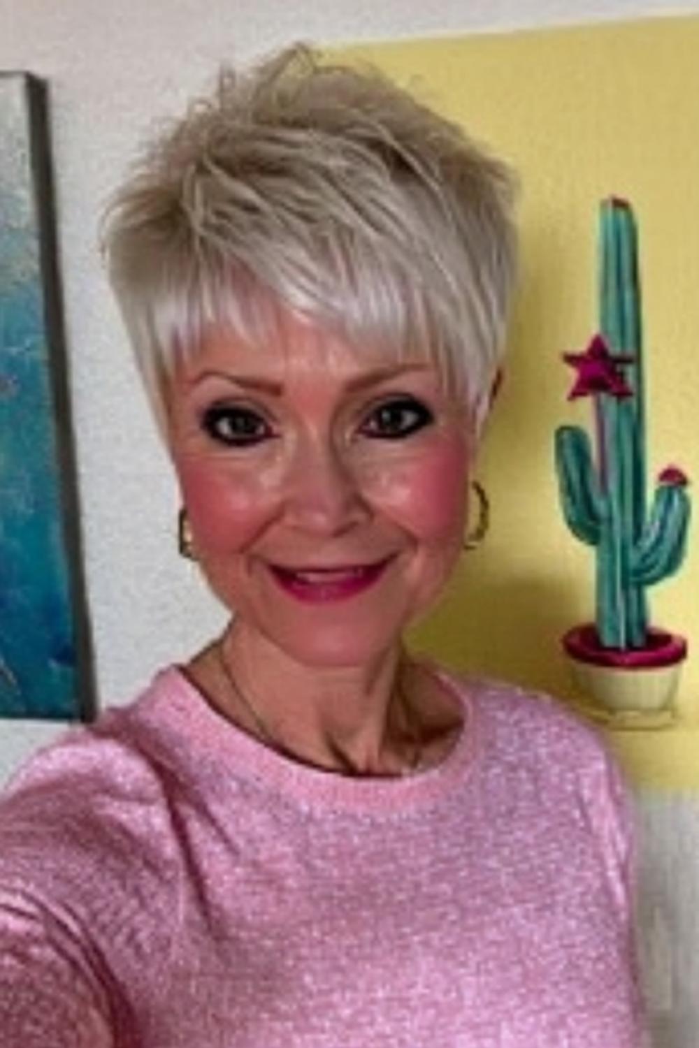 Strukturierter Blond-Pixie