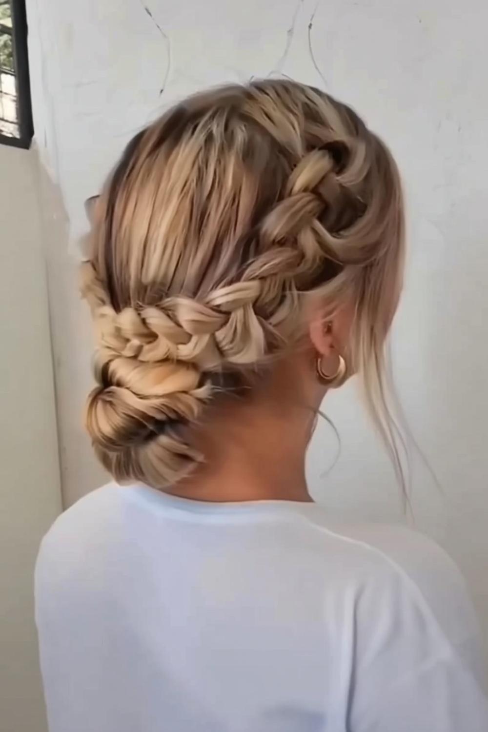 Eleganter Flechtknoten kurz